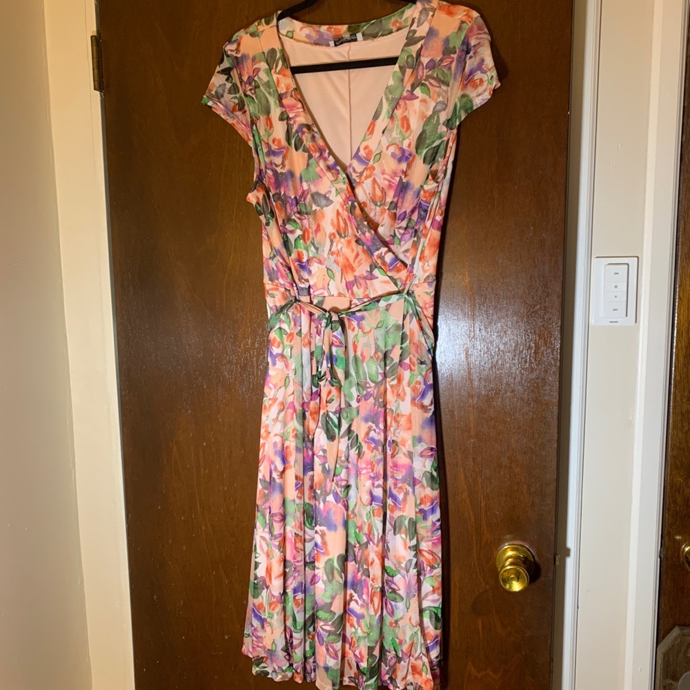 Summer-Ready 🌸🌺 Beautiful Pink Floral Dress